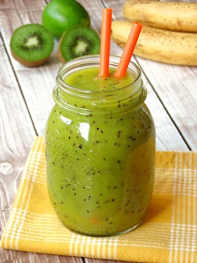 Kiwi-Smoothie-With-Banana-And-Mango